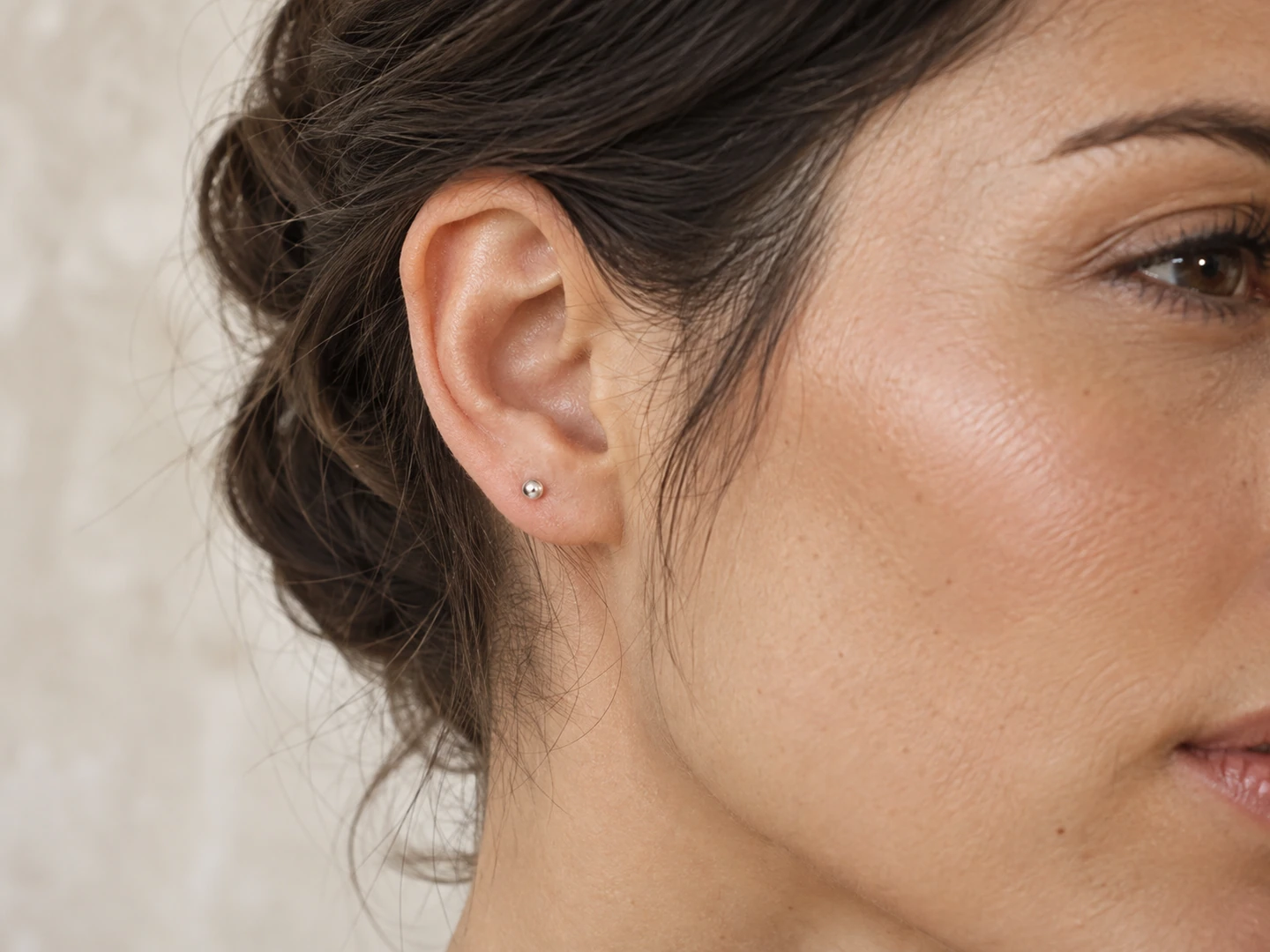 Pielęgnacja po piercingu ucha – jak uniknąć infekcji i przyspieszyć gojenie?