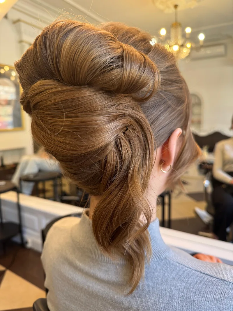 Klasyczny kok ślubny w salonie Metamorfoza